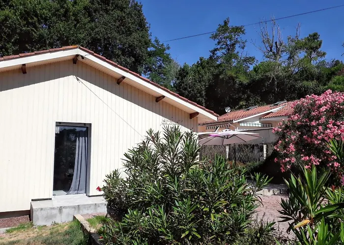 Charmante Maison Avec Jardin A Arcachon, Parfaite Pour 6 Personnes * Arcachon